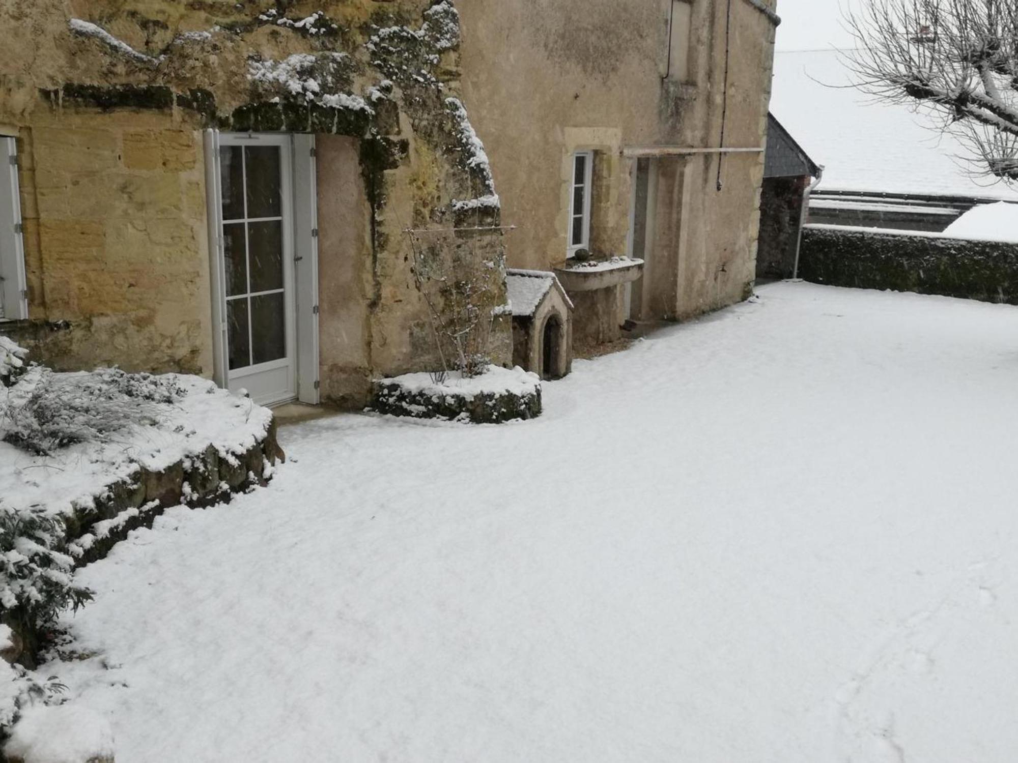 Maison Troglodyte Elegante Avec Spa, Salle De Jeux Et Jardin Clos A Vouvray - Fr-1-381-87 Kültér fotó