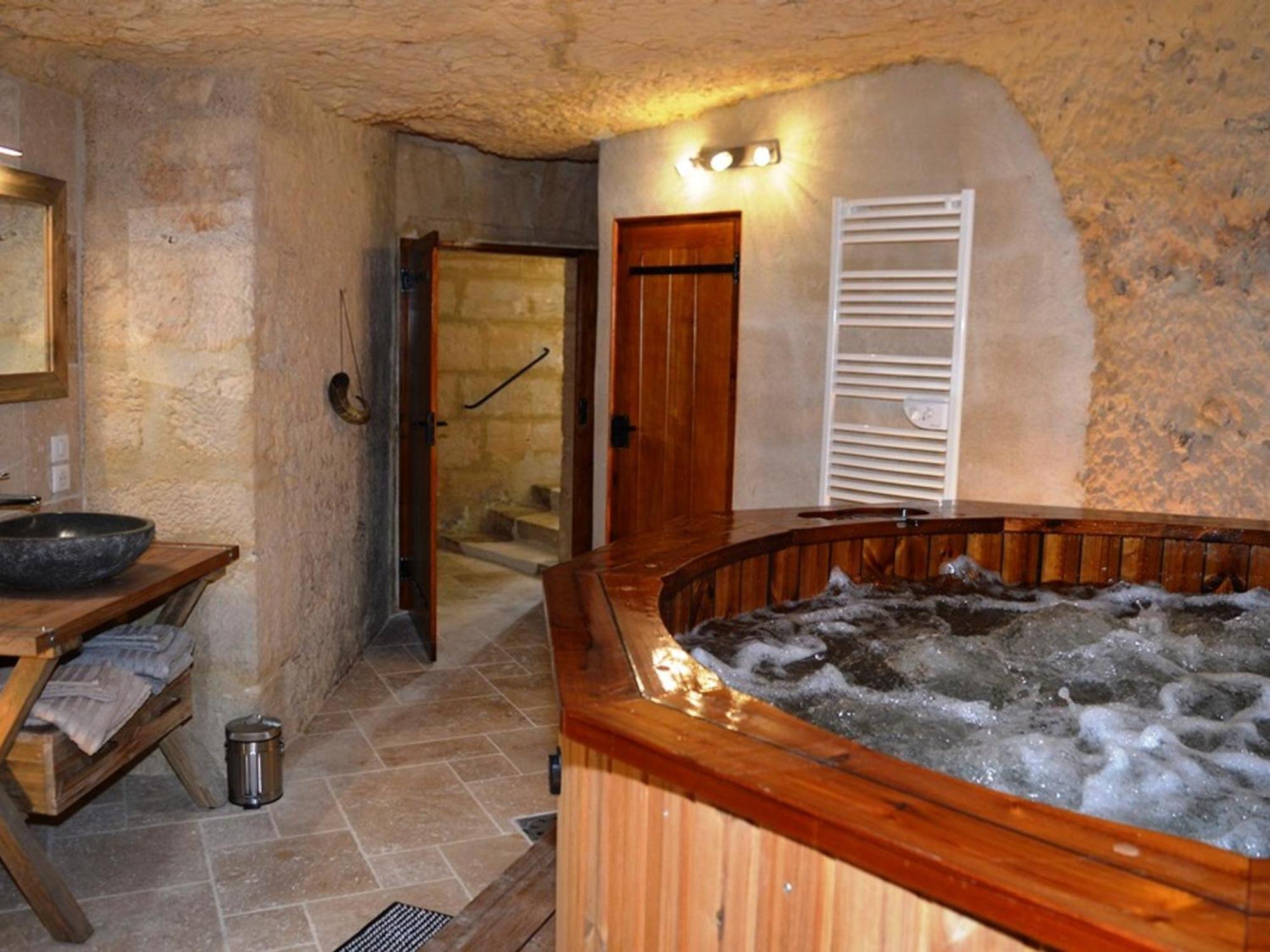 Maison Troglodyte Elegante Avec Spa, Salle De Jeux Et Jardin Clos A Vouvray - Fr-1-381-87 Kültér fotó