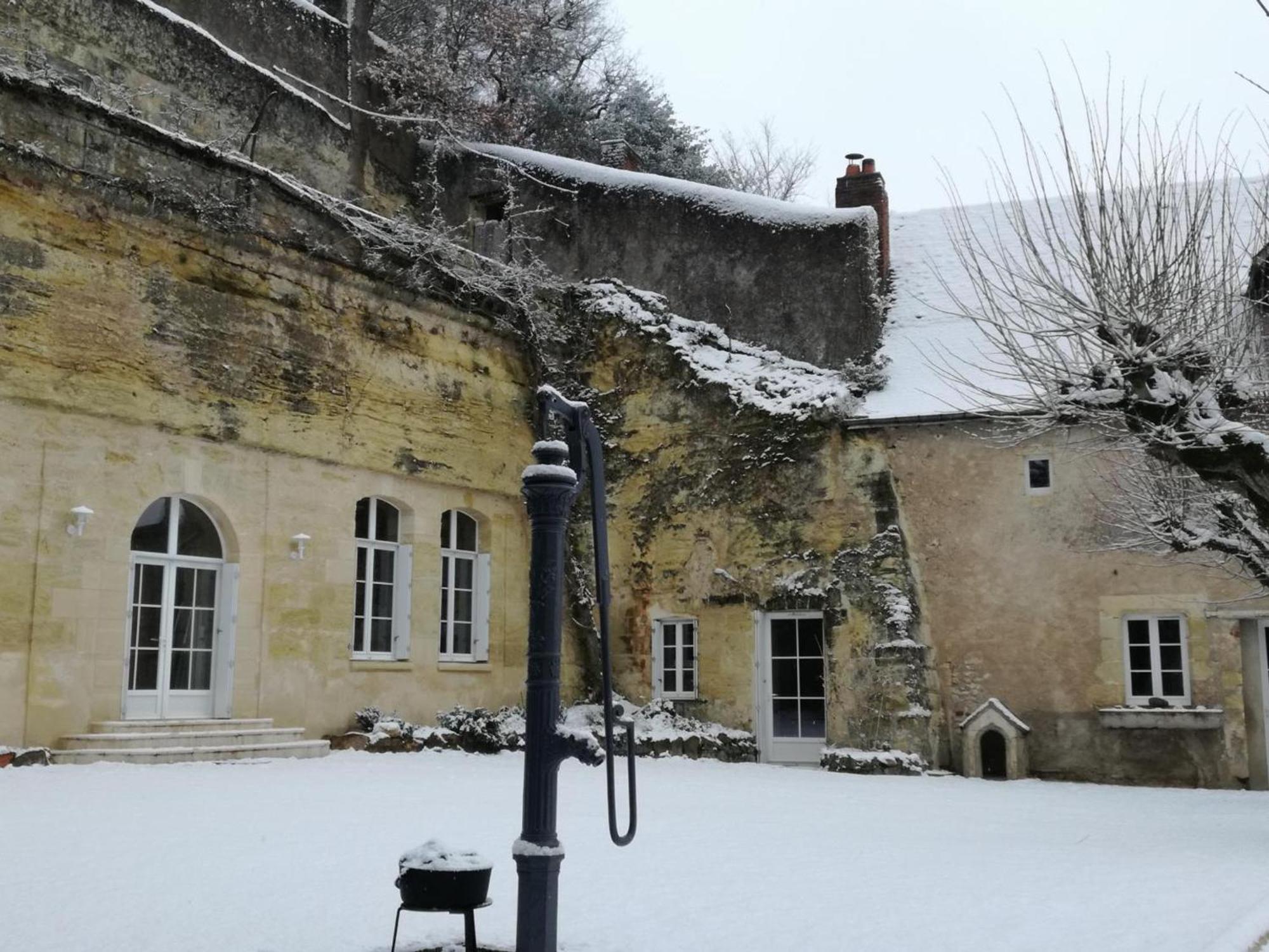 Maison Troglodyte Elegante Avec Spa, Salle De Jeux Et Jardin Clos A Vouvray - Fr-1-381-87 Kültér fotó
